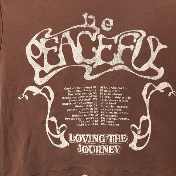 Divided boho cropped top with a graphic design in brown - Picture 2 of 3